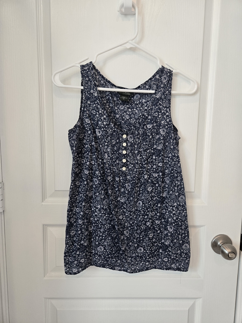 Eddie Bauer Navy and White Floral Cotton Blouse